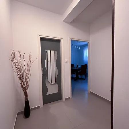 Elegant Apartman Grey Pula Exterior photo