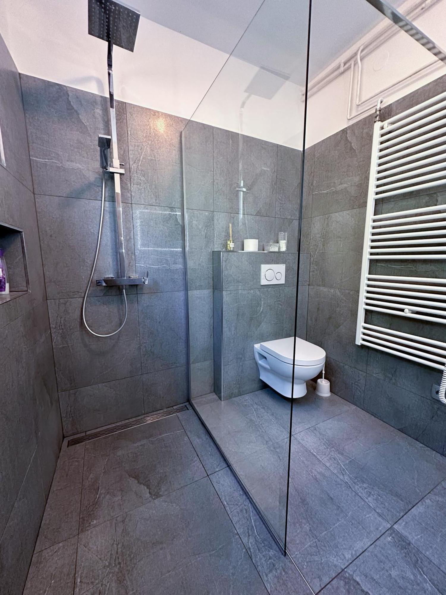 Elegant Grey Apartment *
